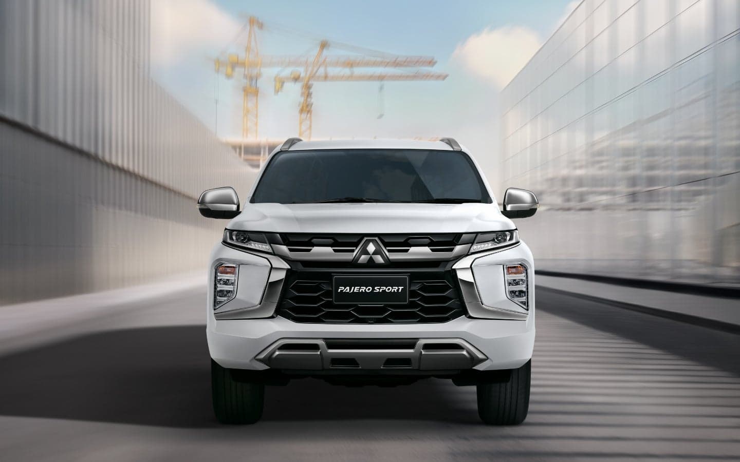 Pajero Sport GT thumbnail 3