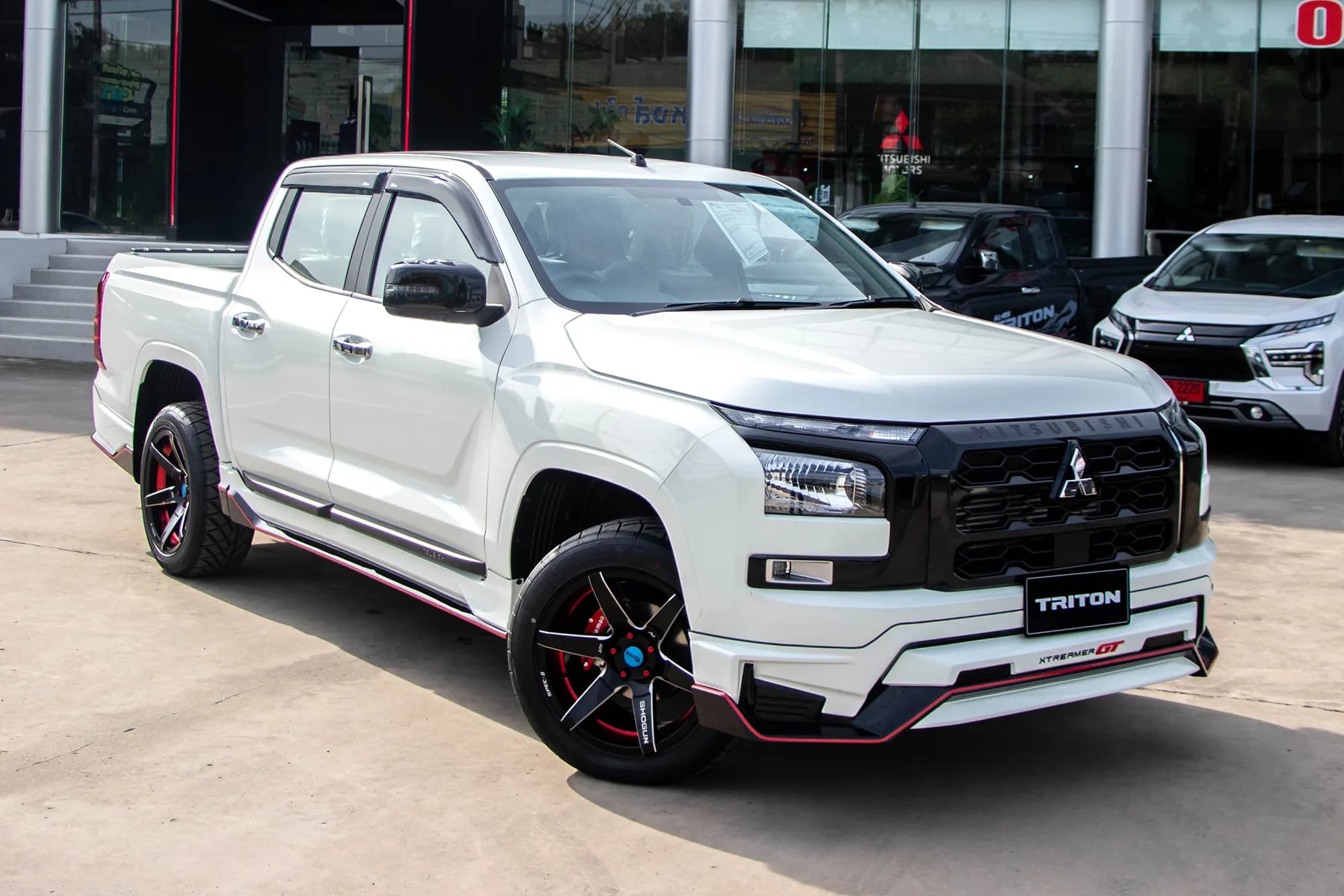 Triton Double Cab 2WD thumbnail 2